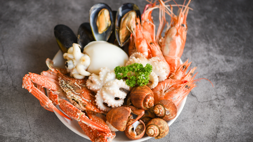 Thai-Style Seafood Boil with Spicy Sauce